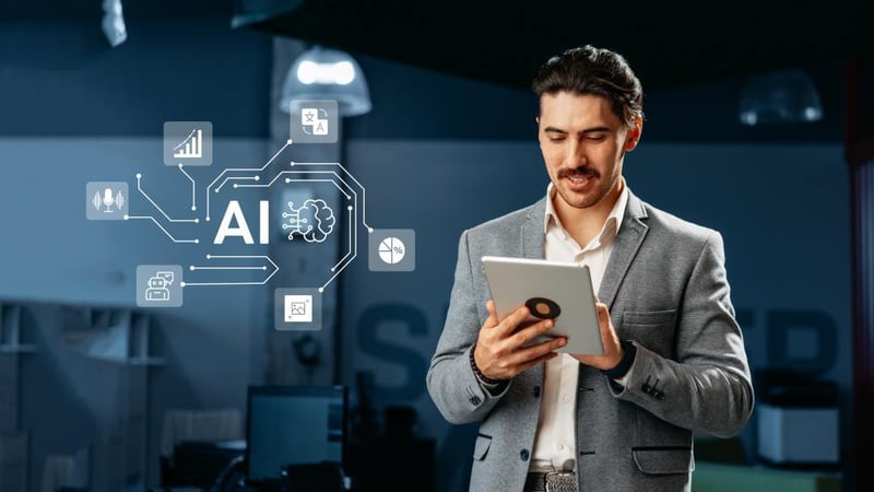 Profesional usando agentes de IA para gestionar respuestas en tiempo real.