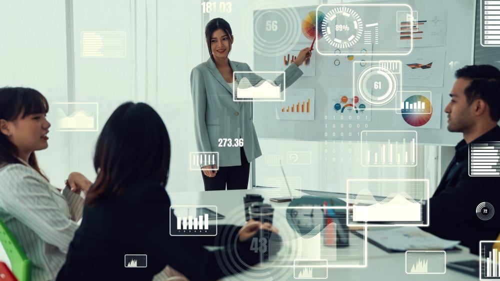 Equipo comercial analizando datos y rendimiento con apoyo de IA.