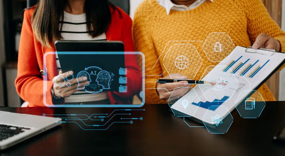 Equipo analizando datos con inteligencia artificial y HubSpot