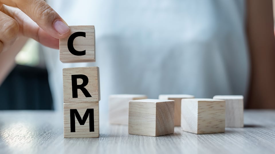 Conectando tu ERP con el CRM: ¿Qué datos realmente necesitas sincronizar?